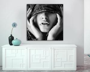 Quadro su tela ARTE 100X100 cm SENSUAL WHISPER del brand Lupia, categoria: Arredo e decorazioni > Quadri e Tele > Quadri bianco e nero.