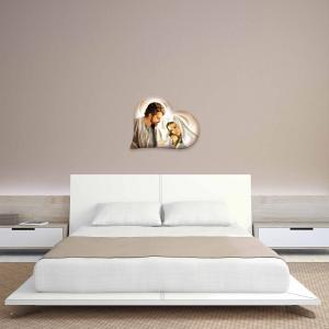 Lupia - Quadro Capezzale Sacra Famiglia HEART NATIVITY BROWN, Design Unico a forma di Cuore in Pannello di Legno, Arredo Camera da Letto, Made in Italy, 50x65 cm, legno mdf del brand Lupia, categoria: Arredo e decorazioni > Decorazioni da parete > Capezzali.