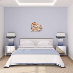 Capezzale sacra famiglia in legno HEART HOLY KISS BROWN 40X50 cm del brand Lupia, categoria: Arredo e decorazioni > Decorazioni da parete > Capezzali.