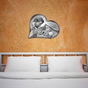 Lupia - Quadro Capezzale Sacra Famiglia in Legno, Collezione HEART HOLY KISS GREY, Design Unico a forma di Cuore, Adatto a Stili Moderni e Classici, Made in Italy, 40x50 cm, Grigio del brand Lupia, categoria: Arredo e decorazioni > Decorazioni da parete > Capezzali.