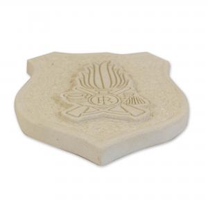 Statuetta Crest Guardia di Finanza Scudetto in Pietra Leccese 18,5x21 cm del brand Maestro d'arte De Iaco Alfredo, categoria: Artigianato salentino > Pietra leccese e carparo > Sculture.