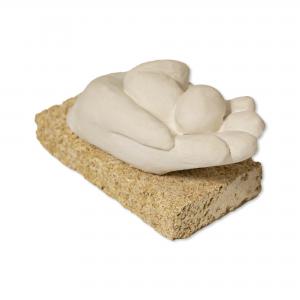 Bomboniera Statuetta NEWBORN Grande scultura soprammobile per Battesimo nascita in Pietra Leccese 11,5x4,5 H 5,5 cm del brand Maestro d'arte De Iaco Alfredo, categoria: Artigianato salentino > Pietra leccese e carparo > Sculture.