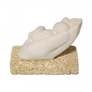 Bomboniera Statuetta NEWBORN Piccola scultura soprammobile per Battesimo nascita in Pietra Leccese 7,5x4 H 6 cm del brand Maestro d'arte De Iaco Alfredo, categoria: Artigianato salentino > Pietra leccese e carparo > Sculture.