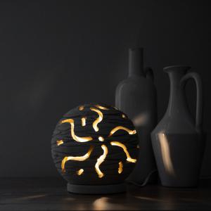 Lampada da terra o tavolo SFERA SPAZZOLATA Grande scultura decorazione in Pietra Leccese salentina misure 25 x 23 cm del brand Maestro d'arte De Iaco Alfredo, categoria: Artigianato salentino > Pietra leccese e carparo > Lampade e Orologi.