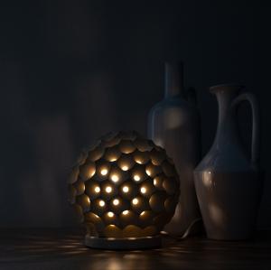 Lampada da terra o tavolo SFERA NIDO D'APE Grande scultura decorazione in Pietra Leccese salentina misure 25 x 23 cm del brand Maestro d'arte De Iaco Alfredo, categoria: Artigianato salentino > Pietra leccese e carparo > Lampade e Orologi.