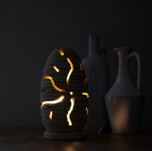 Lampada da terra o tavolo PIGNA SPAZZOLATA Media scultura decorazione in Pietra Leccese salentina misure 27 x 12 cm del brand Maestro d'arte De Iaco Alfredo, categoria: Artigianato salentino > Pietra leccese e carparo > Lampade e Orologi.