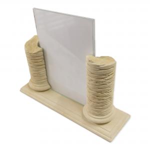 Cornice Portafoto double-face, documenti da tavolo in Pietra Leccese ANTICO TEMPIO 25x7,8 Altezza 20 cm del brand Maestro d'arte De Iaco Alfredo, categoria: Artigianato salentino > Pietra leccese e carparo > Oggettistica.