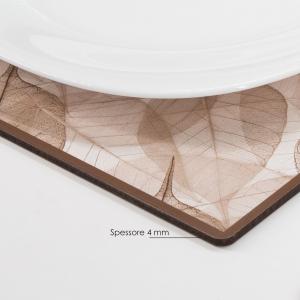 Sottotutto decorato in Legno QUADRATO Sotto bicchiere, piatto, pentola LEAVES BROWN - 10x10 cm Set 3 pz del brand Lupia, categoria: Idee regalo e bomboniere > Bomboniere > Bomboniere Segnaposto.