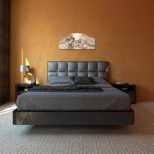 Quadro moderno Capezzale sacra famiglia 42x92 cm HOLY KISS BROWN su tavola lavorata del brand Lupia, categoria: Arredo e decorazioni > Decorazioni da parete > Capezzali.