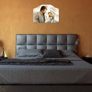 Quadro moderno Capezzale sacra famiglia 46x65 cm NATIVITY BROWN su tavola lavorata del brand Lupia, categoria: Arredo e decorazioni > Decorazioni da parete > Capezzali.