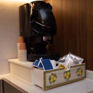 Contenitore Porta Capsule e Cialde caffÃ¨ Cassetto ORGANIZER Shabby LIMONI DI SICILIA 33x33 cm in legno del brand Lupia, categoria: Tavola e cucina > Portapane, Contenitori e Organizer > Organizer.