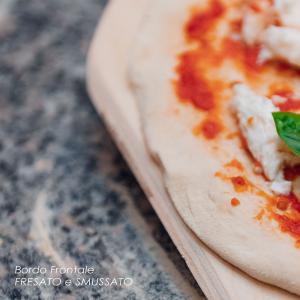 Set 2 Pezzi PALETTE PRENDI PIZZA 20x30 cm in legno tagliere con manico Paletta Doppia compatibile con fornetto elettrico da cucina del brand Lupia, categoria: Tavola e cucina > Spianatoie, Taglieri e Vassoi > Spianatoie e Mattarelli.