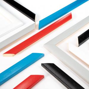 Cornice portafoto in legno da parete RAINBOW Black, per foto, stampe artistiche, poster, quadri moderni - 70x100 cm del brand Lupia, categoria: Arredo e decorazioni > Cornici e Portafoto > Cornici portafoto da parete.