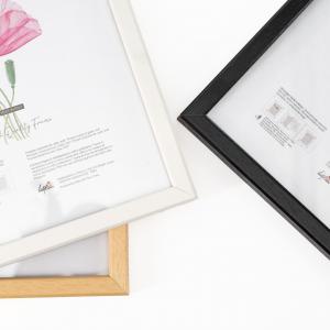 Cornice foto legno KRONOS Naturale, per stampe, pergamene diplomi, poster, quadri moderni - 18x24 cm VETRO - da Tavolo del brand Lupia, categoria: Arredo e decorazioni > Cornici e Portafoto > Cornici portafoto da tavolo.