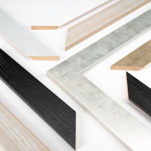 Cornice foto legno da parete shabby BOSTON BLACK, per stampe, pergamene diplomi, poster, quadri moderni - 70x100 cm del brand Lupia, categoria: Arredo e decorazioni > Cornici e Portafoto > Cornici portafoto da parete.