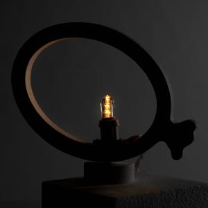 Lampada da tavolo o parete in legno PALLONCINO 21x21 cm LUMINARIA d'arredo pugliese - Lampadina Bianco Caldo del brand Lupia, categoria: Artigianato salentino > Luminarie Salentine > Luminaria.