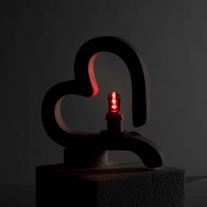 Lampada da tavolo o parete in legno CUORE degli innamorati 21x21 cm LUMINARIA d'arredo pugliese  - Lampadina Bianco Caldo del brand Lupia, categoria: Artigianato salentino > Luminarie Salentine > Luminaria.