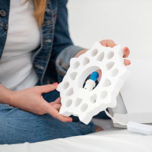 Lampada da tavolo in legno ROSONE SALENTINO 21x21 cm LUMINARIA d'arredo pugliese - Lampadina Bianco Caldo del brand Lupia, categoria: Artigianato salentino > Luminarie Salentine > Luminaria.