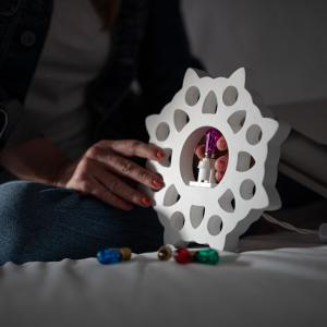 Lampada da tavolo in legno ROSONE SALENTINO 21x21 cm LUMINARIA d'arredo pugliese - Lampadina Bianco Caldo del brand Lupia, categoria: Artigianato salentino > Luminarie Salentine > Luminaria.