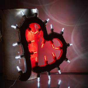 Lampada da Parete in Legno CUORE Grande 52x52 cm LUMINARIA d'arredo pugliese 24 lampadine - Lampadine Colorate del brand Lupia, categoria: Artigianato salentino > Luminarie Salentine > Luminaria.