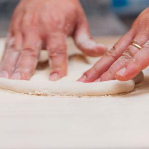 Set Spianatoia con Mattarello, asse in Legno di Betulla 30x48,5 cm e Mattarello 30,5 cm Ã˜ 2,5 cm per impastare, stendi pasta del brand Lupia, categoria: Tavola e cucina > Spianatoie, Taglieri e Vassoi > Spianatoie e Mattarelli.