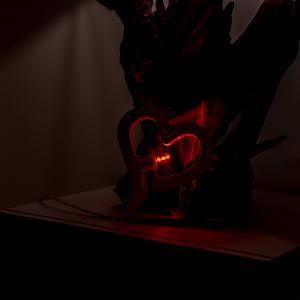 Lampada da tavolo o parete in legno CUORE degli innamorati 21x21 cm LUMINARIA d'arredo pugliese  - Lampadina Bianco Caldo del brand Lupia, categoria: Artigianato salentino > Luminarie Salentine > Luminaria.