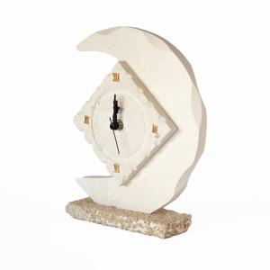 Orologio base con LUNA e SOLE scultura decorazione bomboniera in Carparo e Pietra Leccese salentina misure 22 x 22 cm del brand Maestro d'arte De Iaco Alfredo, categoria: Artigianato salentino > Pietra leccese e carparo > Lampade e Orologi.