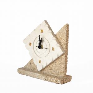 Orologio QUADRATO scultura decorazione bomboniera in Carparo e Pietra Leccese salentina misure 19 x 19 cm del brand Maestro d'arte De Iaco Alfredo, categoria: Artigianato salentino > Pietra leccese e carparo > Lampade e Orologi.