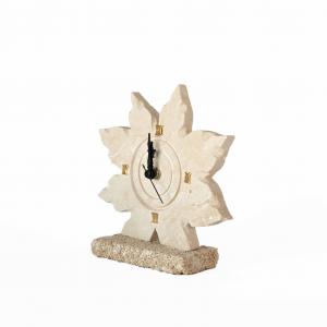Orologio con SOLE Piccolo scultura decorazione bomboniera in Carparo e Pietra Leccese salentina misure 14 x 14 cm del brand Maestro d'arte De Iaco Alfredo, categoria: Artigianato salentino > Pietra leccese e carparo > Lampade e Orologi.