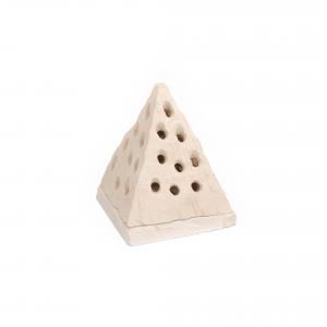 Mangiafumo, Porta Candela Lumino PIRAMIDE decorazione bomboniera in Pietra Leccese salentina 14x11 cm del brand Maestro d'arte De Iaco Alfredo, categoria: Artigianato salentino > Pietra leccese e carparo > Oggettistica.