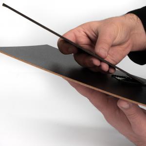 Set 3 pezzi SCHIENALE UNIVERSALE portafoto quadretti da tavola con cerniera scorrevole in fibra di Legno laccato Nero - 10x15 cm del brand Lupia, categoria: Arredo e decorazioni > Cornici e Portafoto > Cornici portafoto da tavolo.