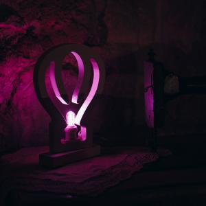 Lampada da tavolo o parete in legno MONGOLFIERA 15,5x2xH23 cm LUMINARIA d'arredo pugliese  - Lampadina Fucsia del brand Lupia, categoria: Artigianato salentino > Luminarie Salentine > Luminaria.