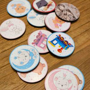 Calamita, MAGNETI in Legno Set da 24 PEZZI D.4,5 cm ORSACCHIOTTA, segnaposto ricordino regalo, bomboniera confettata, pensierino Battesimo o evento del brand Lupia, categoria: Idee regalo e bomboniere > Oggettistica > Magneti.