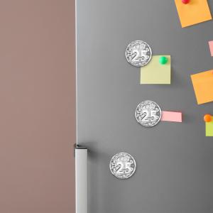 Calamita, MAGNETI in Legno Set da 24 PEZZI D.4,5 cm 25 MATRIMONIO SILVER, segnaposto bomboniera confettata pensierino anniversario anni del brand Lupia, categoria: Idee regalo e bomboniere > Oggettistica > Magneti.