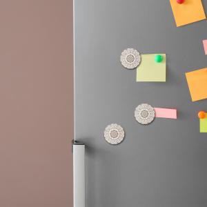 Calamita, MAGNETI in Legno Set da 24 PEZZI D.4,5 cm MANDALA, segnaposto ricordino regalo, bomboniera confettata, pensierino anniversario del brand Lupia, categoria: Idee regalo e bomboniere > Oggettistica > Magneti.