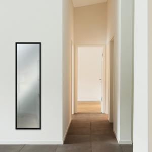 Lupia Specchio da parete moderno 34x114 cm con cornice OPTICAL Nera sottile in legno, design lungo del brand Lupia, categoria: Complementi d'arredo > Specchi e specchiere > Specchi da parete.