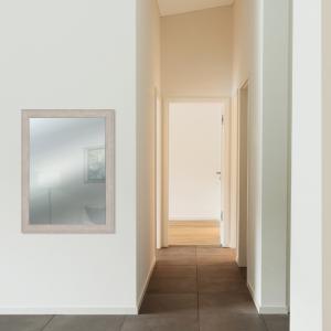 Lupia Specchio da parete moderno 59x79 cm con cornice multicolore BOSTON in legno, design shabby - Beige del brand Lupia, categoria: Complementi d'arredo > Specchi e specchiere > Specchi da parete.