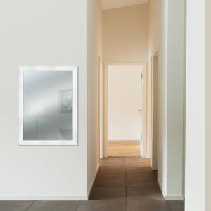 Lupia Specchio da parete moderno 59x79 cm con cornice multicolore BOSTON in legno, design shabby - Beige del brand Lupia, categoria: Complementi d'arredo > Specchi e specchiere > Specchi da parete.