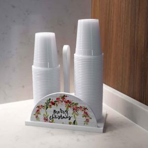 Set 3 pezzi Accessori Cucina di Natale NEW CHRISTMAS A Porta Bicchieri, P. Tovaglioli e P. Rotolo in legno bianco del brand Lupia, categoria: Tavola e cucina > Portabicchieri, Portatovaglioli e Portarotoli > Set Portarotolo, Portatovaglioli e Portabicchieri.