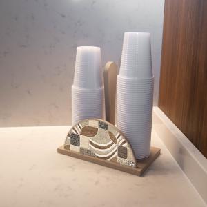 Set 3 pezzi NEW Porta Bicchieri, Porta Tovaglioli e Porta Rotolo in legno shabby VINTAGE LEAVES TILES del brand Lupia, categoria: Tavola e cucina > Portabicchieri, Portatovaglioli e Portarotoli > Set Portarotolo, Portatovaglioli e Portabicchieri.