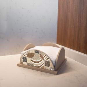 Set 3 pezzi NEW Porta Bicchieri, Porta Tovaglioli e Porta Rotolo in legno shabby VINTAGE LEAVES TILES del brand Lupia, categoria: Tavola e cucina > Portabicchieri, Portatovaglioli e Portarotoli > Set Portarotolo, Portatovaglioli e Portabicchieri.