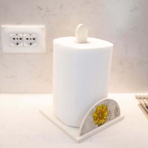 Set 3 pezzi Porta Bicchieri, Porta Tovaglioli e Porta Rotolo in legno SHABBY GIRASOLE del brand Lupia, categoria: Tavola e cucina > Portabicchieri, Portatovaglioli e Portarotoli > Set Portarotolo, Portatovaglioli e Portabicchieri.