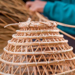 Nassa Salentina in giunco complemento d'arredo o lampada decorativa  - 34x43 cm del brand Maestro d'arte Felice, categoria: Complementi d'arredo > Illuminazione > Lampade.