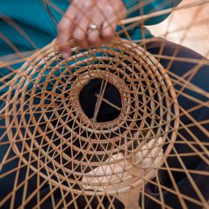 Nassa Salentina in giunco complemento d'arredo o lampada decorativa  - 34x43 cm del brand Maestro d'arte Felice, categoria: Complementi d'arredo > Illuminazione > Lampade.