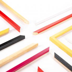 Cornice portafoto in legno da parete BOMBER GIALLA, per foto, stampe artistiche, poster, quadri moderni - 50x70 cm del brand Lupia, categoria: Arredo e decorazioni > Cornici e Portafoto > Cornici portafoto da parete.