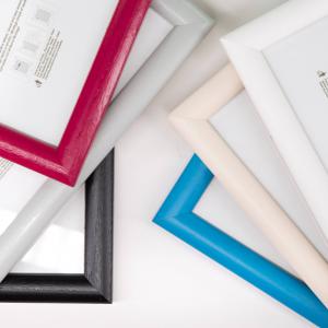 Cornice portafoto in legno da parete PIATTINA FUCSIA, per foto, stampe artistiche, poster, quadri moderni - 10x15 cm del brand Lupia, categoria: Arredo e decorazioni > Cornici e Portafoto > Cornici portafoto da parete.