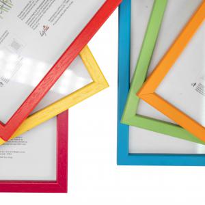 Cornice portafoto in legno da parete BOMBER ARANCIONE, per foto, stampe artistiche, poster, quadri moderni - 15x20 cm del brand Lupia, categoria: Arredo e decorazioni > Cornici e Portafoto > Cornici portafoto da parete.