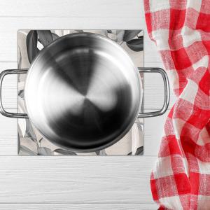 Sottotutto decorato con stampa a colori in Legno QUADRATO Sotto bicchiere, piatto, pentola con varie dimensioni - 32x32 cm LEAVES MIX del brand Lupia, categoria: Tavola e cucina > Accessori per la Tavola > Sottopentole, Sottopiatti e Sottobicchieri.