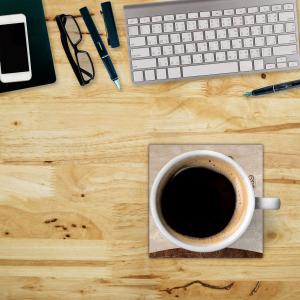 Sottotutto decorato con stampa a colori in Legno QUADRATO Sotto bicchiere, piatto, pentola con varie dimensioni - 32x32 cm LEAVES MIX del brand Lupia, categoria: Tavola e cucina > Accessori per la Tavola > Sottopentole, Sottopiatti e Sottobicchieri.