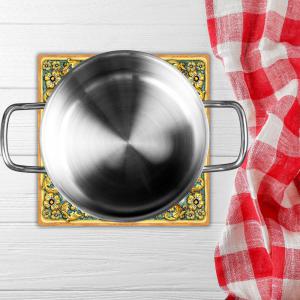 Sottotutto decorato con stampa a colori in Legno QUADRATO Sotto bicchiere, piatto, pentola con varie dimensioni - 32x32 cm LEAVES MIX del brand Lupia, categoria: Tavola e cucina > Accessori per la Tavola > Sottopentole, Sottopiatti e Sottobicchieri.